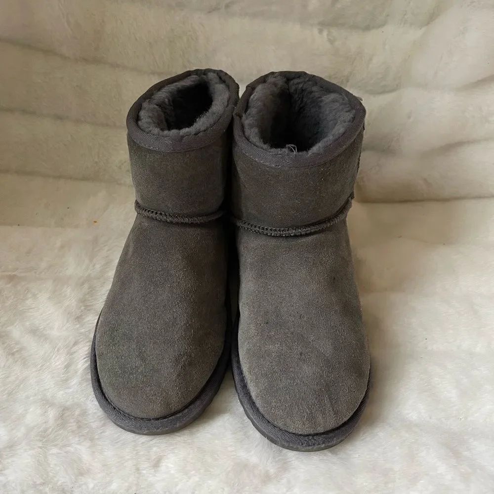 OZWEAR Classic Australianย short boots gray suede withโshearlingโliningโSZโ10.5W